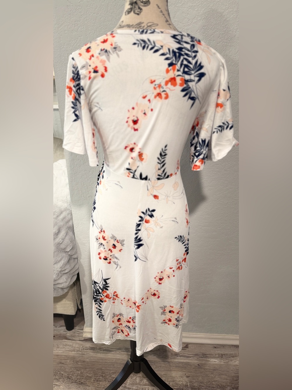 Amazon White Floral Flutter Sleeve Maternity Wrap Dress Crossover V-Neck Medium - Picture 5 of 6